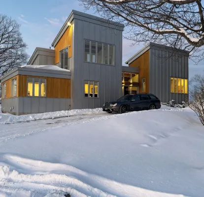 Luxury Mountain Top House , Hot Tub, Fire Pit & Panoramic Stratton Views