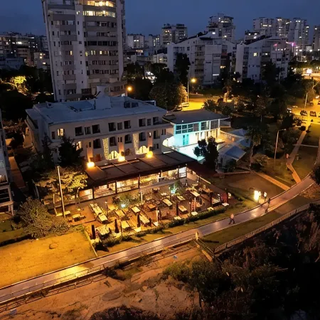 Tema 242 Hotel