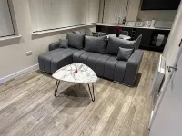 Modern 1-Bed Penthouse — Steps from Old Trafford Hotels in Trafford