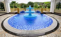 Crown Nguyen Hoang Hotel - Pool