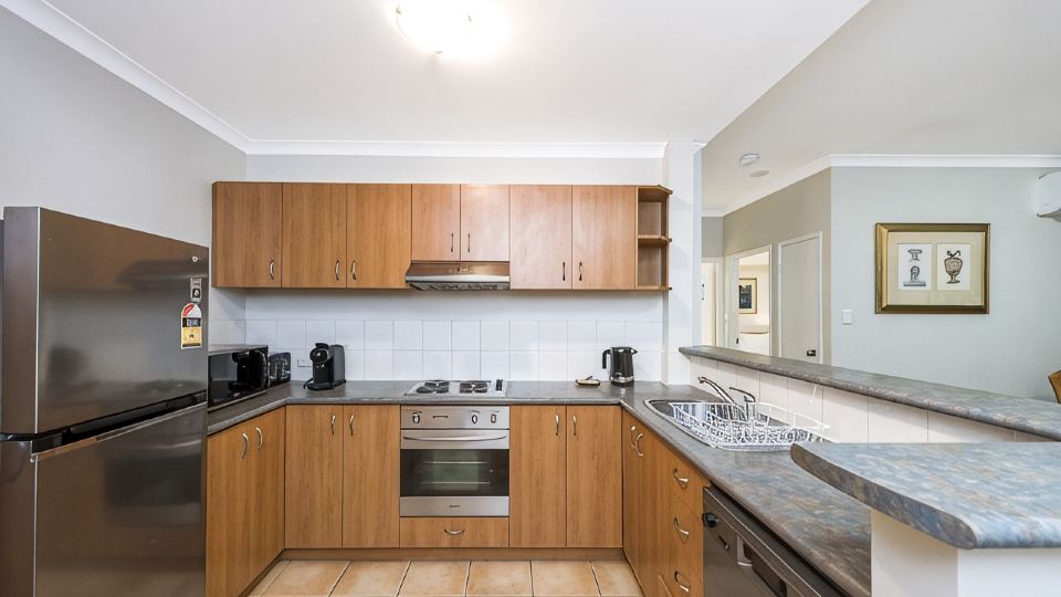 Central East Perth Flat with Pool & Gym Access