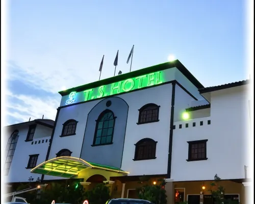 TS Hotel - Taman Rinting Hotel di Masai