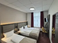 Hotel Lumen am Hauptbahnhof Hotels near Outer Alster Lake