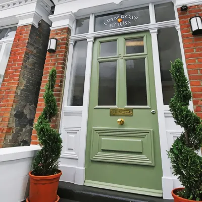 Primrose Guest House Отели рядом с достопримечательностью «Концертный зал The Roundhouse»