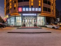 Junyi Hotel (Wuhua Gucheng Hospital)