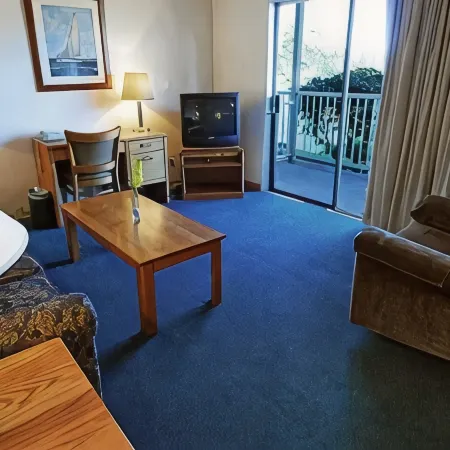 Naval Suites, near Shipyard, Bremerton