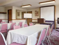 Super 8 by Wyndham Imlay City - Motels
