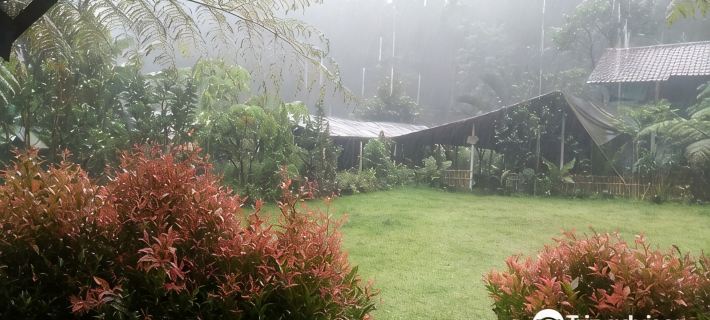 Herman Lantang Camp Hotels in Tamansari