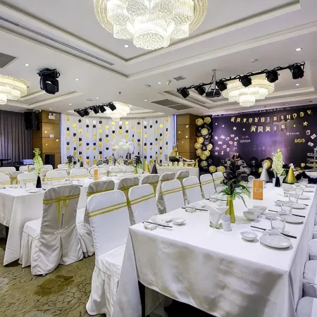 Athena Hotel Отели рядом с достопримечательностью «Парк Dam Sen»