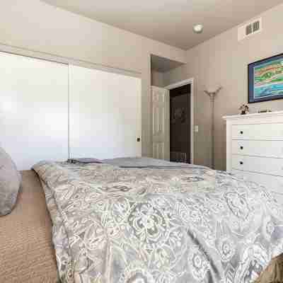 Magical Retreat!  Contemporary and Cozy Park Hill! Rooms