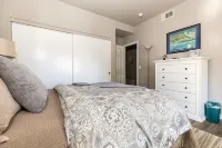 Magical Retreat!  Contemporary and Cozy Park Hill!