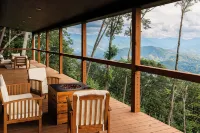 Modern 5Br/3 Bath 4000sq ft Escape, Movie Rm, 2 Decks, Grill, above Clouds Views