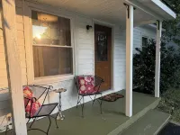 Newly renovated cottage in Clayton Historic District - a short drive to Raleigh