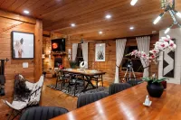 Peaceful Farm Cabin Getaway, 2BR w/ WiFi, AC & Sunrise Views