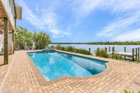 Matlacha/Cape Coral - Kokopelli  House - a  three-story Key West style residence