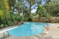 Coastal Comfort~3 BR Home w/Pool~Sleeps 9~Near Pensacola Beach - Wifi