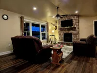 Just Like Home, brand new 2 bedroom rancher with full kitchen. - Homestays