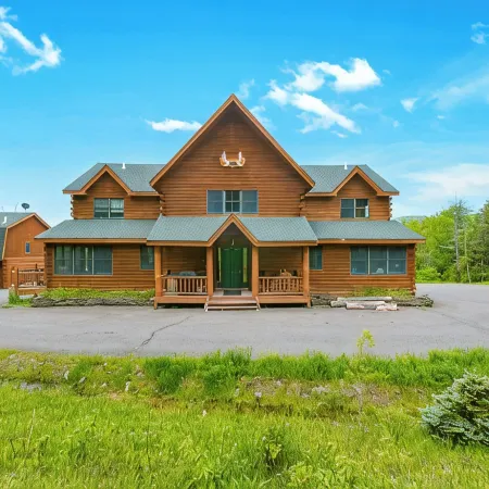 Spacious Cabin near Hunter & Windham Mountains - 5-25-minute drive - 6 Bedrooms