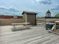 Downtown studio apartment with ROOFTOP DECK - 2-Star