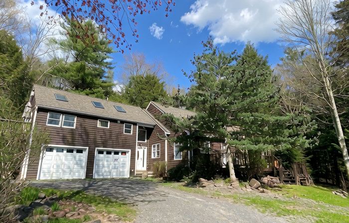 Spacious and bright mountain house near Hunter and Windham