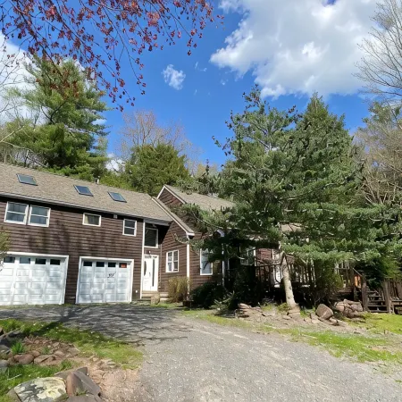 Spacious and bright mountain house near Hunter and Windham