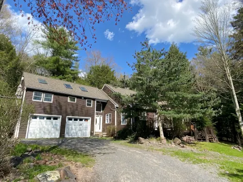 Spacious and bright mountain house near Hunter and Windham