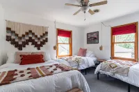Lakefront Retreat Sleeps 12, Hot Tub, Boats, 1GIG Fibre, Pets, Wilmot Ski - 3 星級