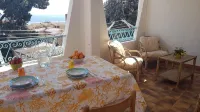 Attic with sea view just 30 meters from the beaches with parking space in the courtyard! - 레지던스