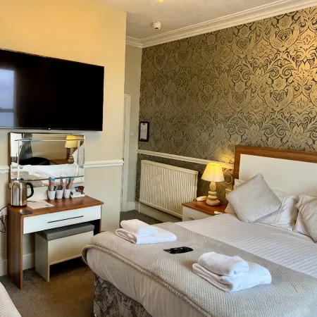 Lauriston & Lawton Court Hotel