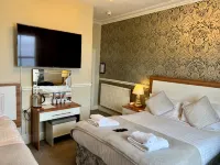 Lauriston & Lawton Court Hotel