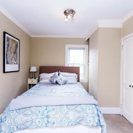 Charming Downtown 3rd Floor 1 Bedroom Apt