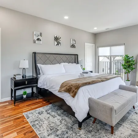 Townhouse - Urban Living with Rooftop Deck!