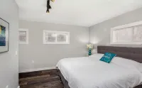 Sandcastle Muskegon Beach Cottage - Wifi