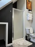 Cozy and Modern Suite - Apartments