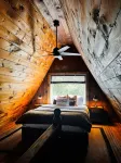 Cozy & Modern A-Frame in the woods w/HOT TUB - Alphydda