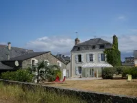 3-Room Apartment on 1st Floor of les Courlis on the Edge of Portbail Harbor Hotels in Portbail