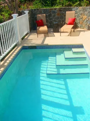 Spacious, 3 Bed / 3 Bath, Pool, Screened Porch, Wi-Fi, A/C