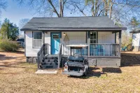 Brothers bond 3bed 2bath, short walk to the square