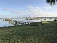 2 Bedroom 1,079 sf Cottage. Dock. Full Kitchen, WI-FI,HDTV, Parking & Pets ok. - 2つ星