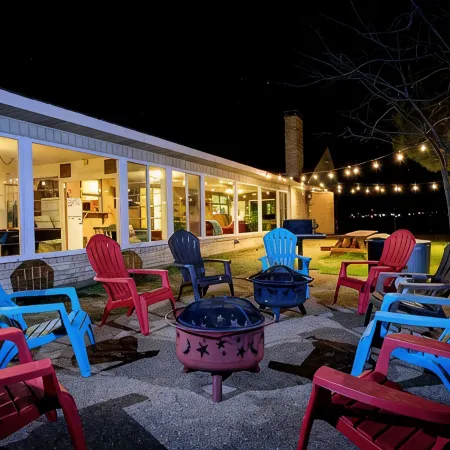Private Country Home on 4 Acres, Open Space, Pool, Hot Tub, Gameroom, Pond