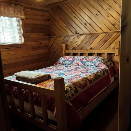 Whitewater Country with Hot Tub, Free WiFi & Indoor Wood Burning Fireplace!