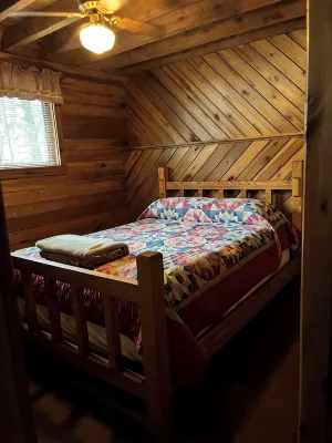 Whitewater Country with Hot Tub, Free WiFi & Indoor Wood Burning Fireplace!