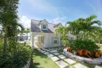 Harbourside house with private pool - amazing sea views! のホテル