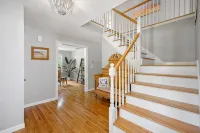 Misquamicut Beach House, Just 1 Mile From the Ocean! - Pools