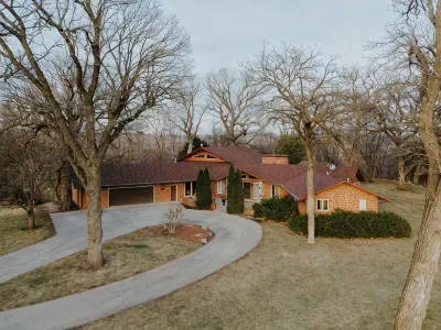 Huge Retreat with Heated Pool and Hot Tub by Briggs Woods Walking Trail and Golf Hotels in 