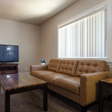 2-bedroom condo in Logan with WiFi, AC