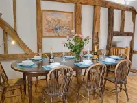 Priory Barn - ideal for large family groups. Sleeps 8/9 adults plus 3 children - WiFi