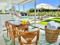 MIAMI LUX HOUSE / Pool / Lounge / Bar - Homestays