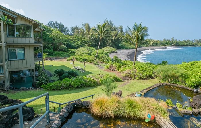 Oceanfront #5 at Hana Kai Maui - 2 BR/2 BA Upper Floor Corner 100ʻ from Water!