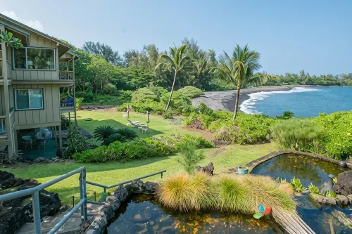 Oceanfront #5 at Hana Kai Maui - 2 BR/2 BA Upper Floor Corner 100ʻ from Water! - Wi-Fi